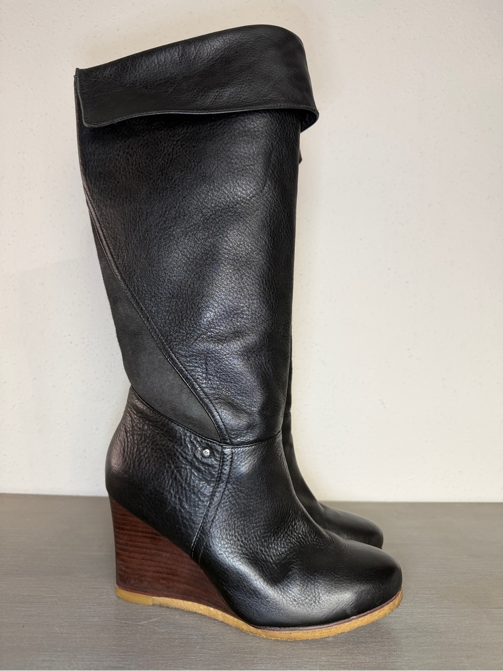 UGG Ravenna Womens Black Leather Tall Wedge Heel Boots Size 8.5 US Winter Shoes